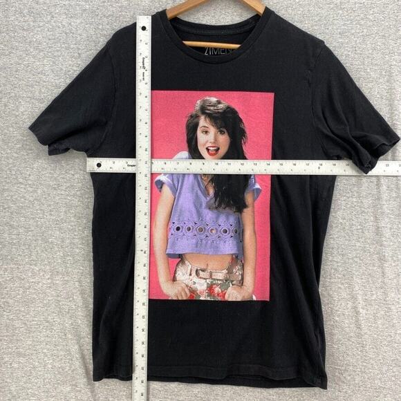 21 Men Tshirt Mens Medium Black Tee Saved By The Bell Kelly Kapowski - Picture 6 of 9